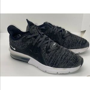 Nike Air Max Sequent 3 Girls Size 4.5Y. great condition!!